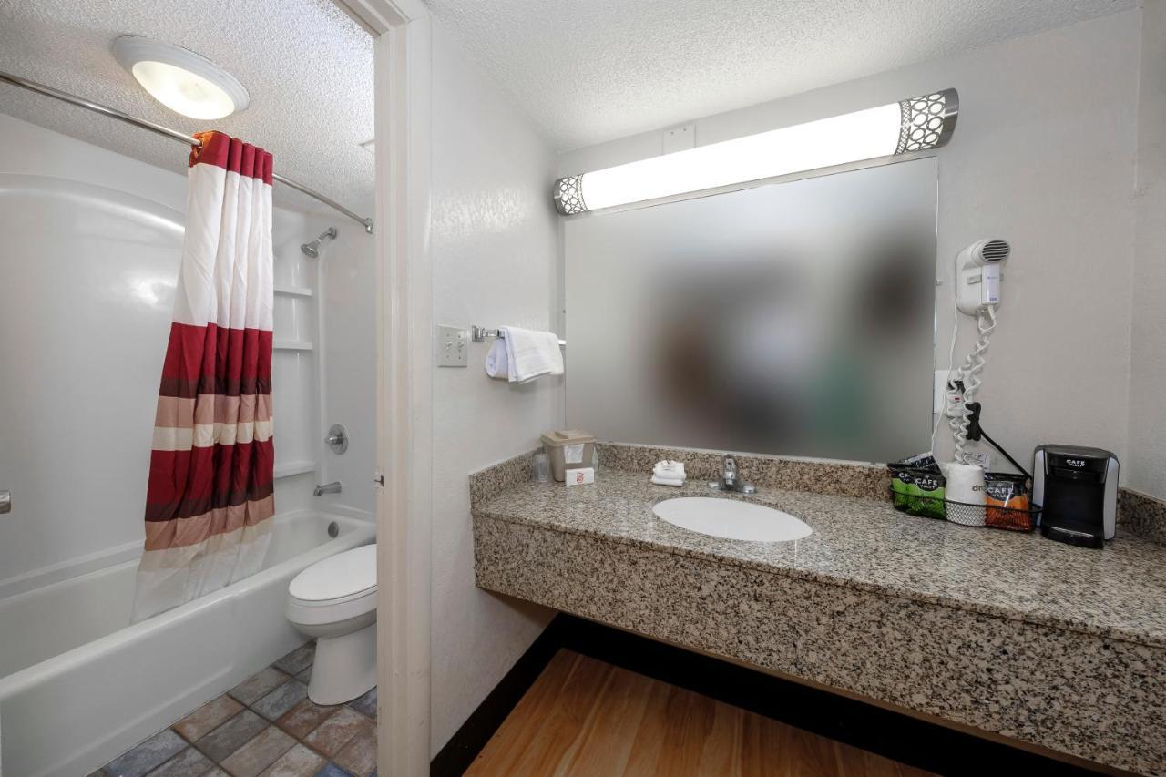 Red Roof Inn Atlanta - Suwanee/Mall Of Georgia Extérieur photo